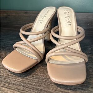 Journee Women's Comfort Foam Louisse Sandals Taupe